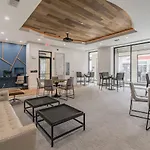 Modern Suite + Pool + Gym